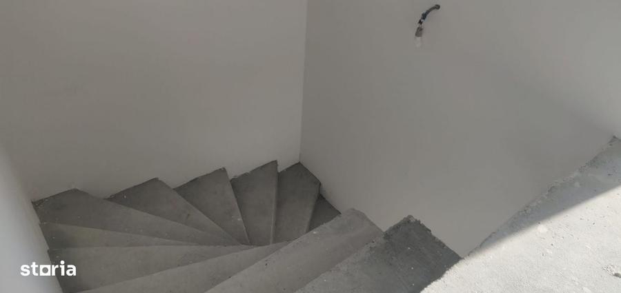 Casă cu 4 camere în Dezmir