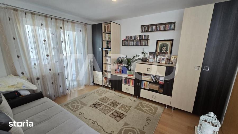 Apartament cu 3 camere decomandat în Est