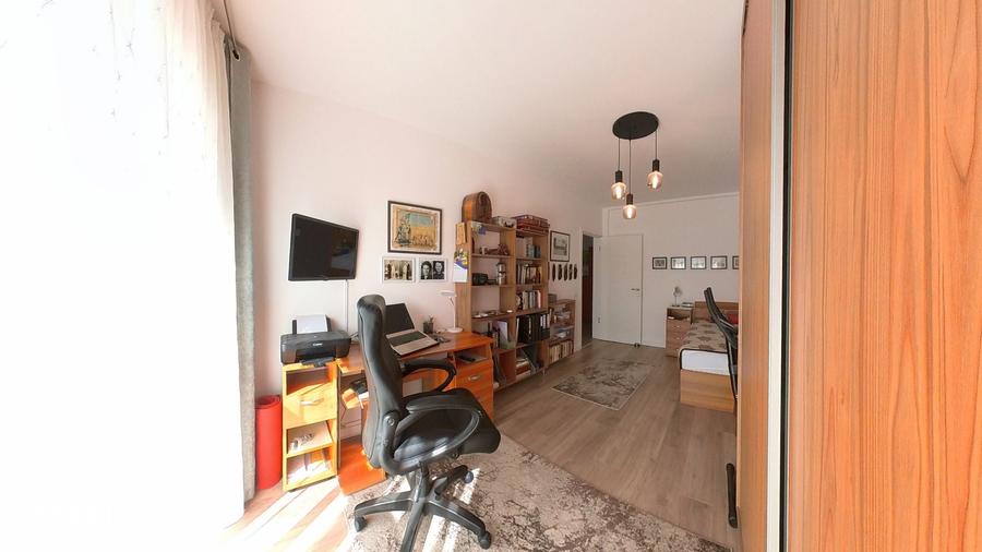 Apartament cu 3 camere în Tractorul