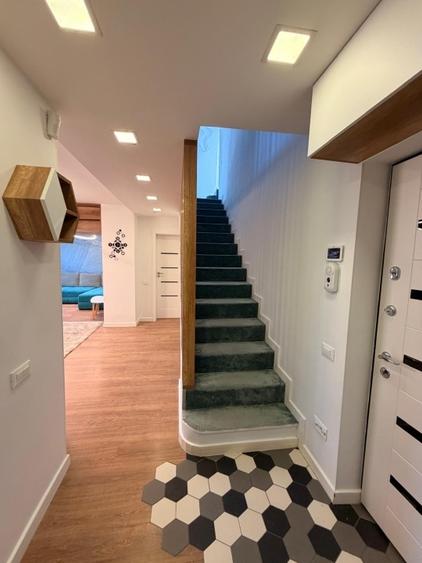 Apartament cu 4 camere decomandat, mobilat în Băneasa