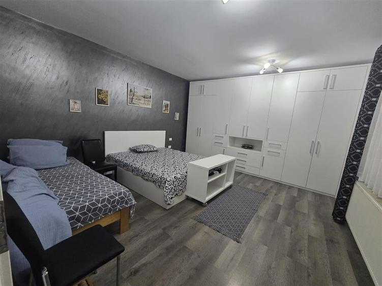 Casă individuală cu 5 camere cu Teren 1600 Mp în Șinca Veche