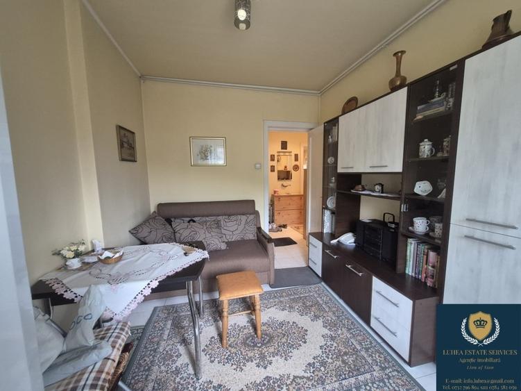 Apartament cu 3 camere semidecomandat în Centrul Civic