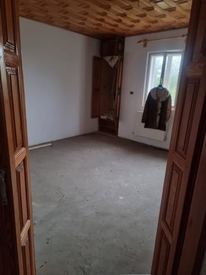 Casă individuală cu 8 camere cu Teren 1300 Mp în Marginea
