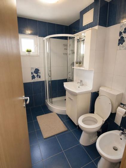 Apartament cu 3 camere decomandat, mobilat în Complex Studențesc