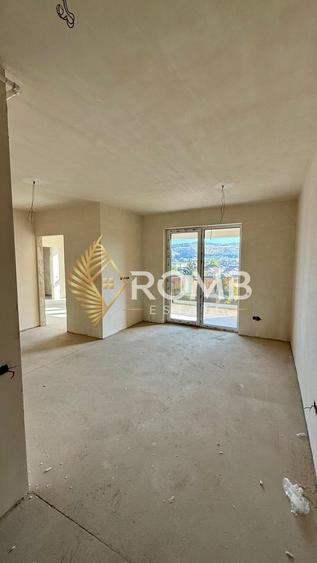 Apartament cu 3 camere decomandat în Florești