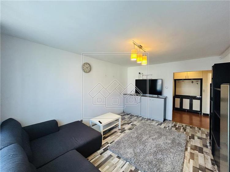 Apartament cu 2 camere decomandat în Mihai Viteazul