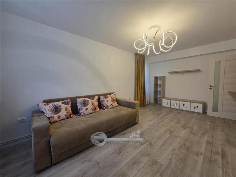 Apartament cu 3 camere decomandat, mobilat în Bucium