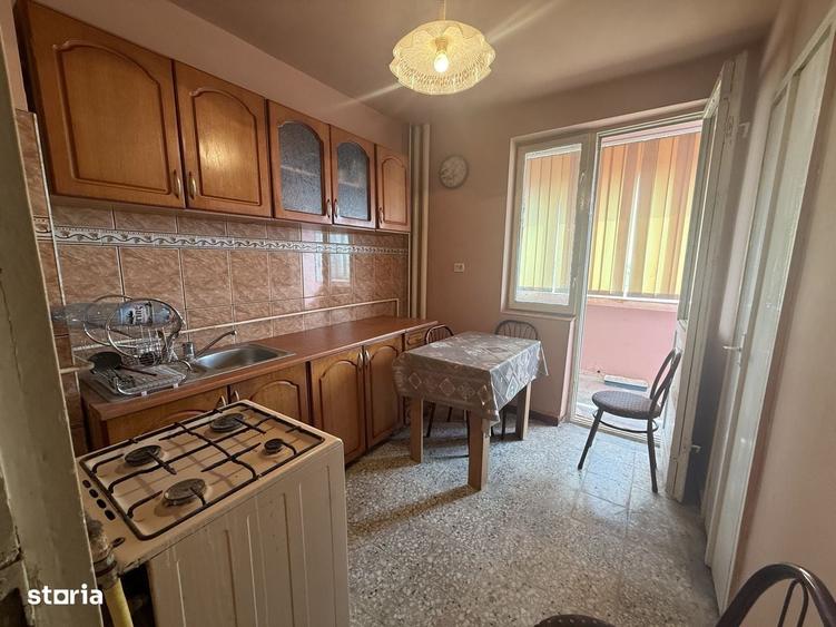Apartament cu 3 camere semidecomandat în Central