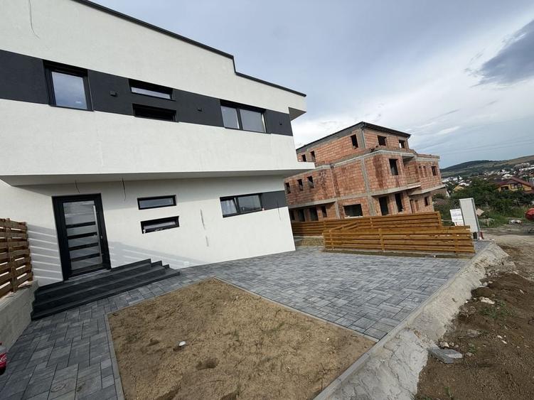Casa cu acoperis tip Terasa cu panorama spre oras - 7