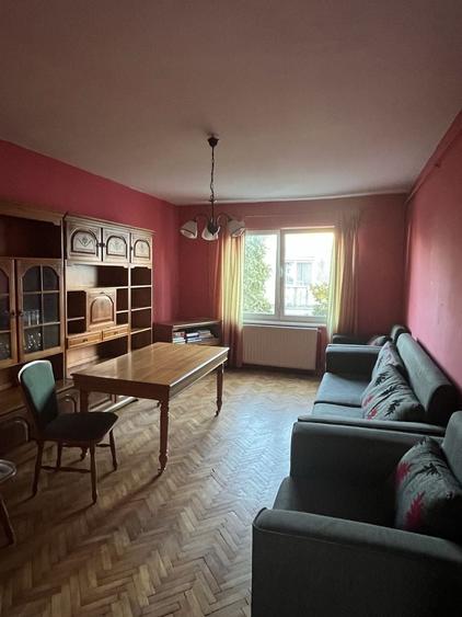Apartament cu 3 camere decomandat în Tudor