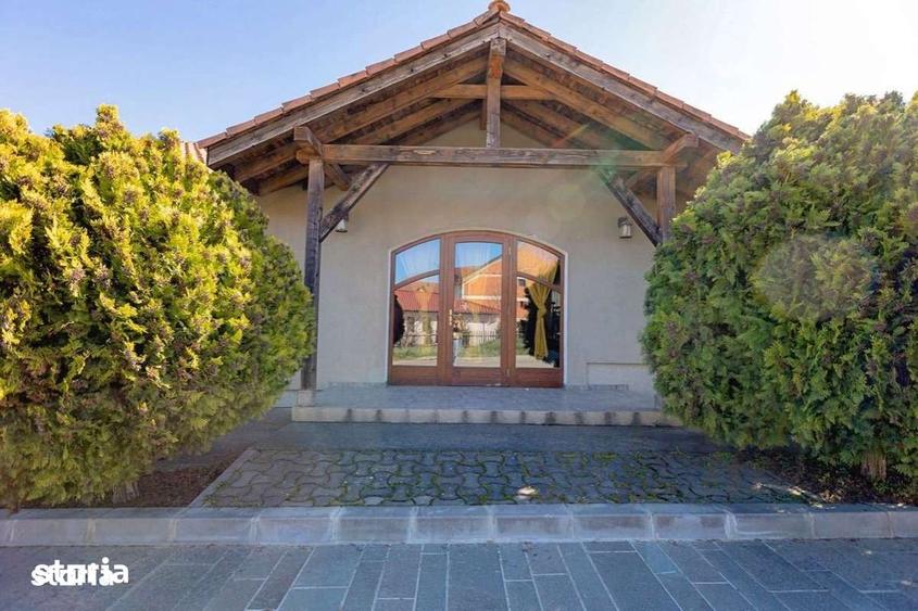 Casă cu 10 camere cu Teren 2000 Mp în Central