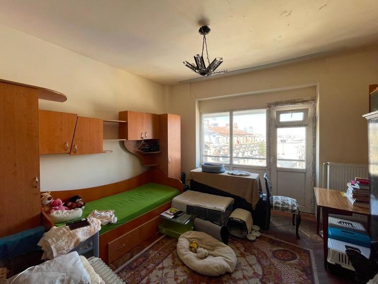 Apartament cu 4 camere circular, mobilat în Calea Victoriei