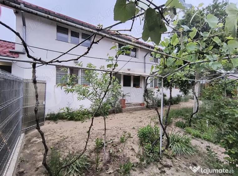 Casă cu 4 camere cu Teren 884 Mp în Central
