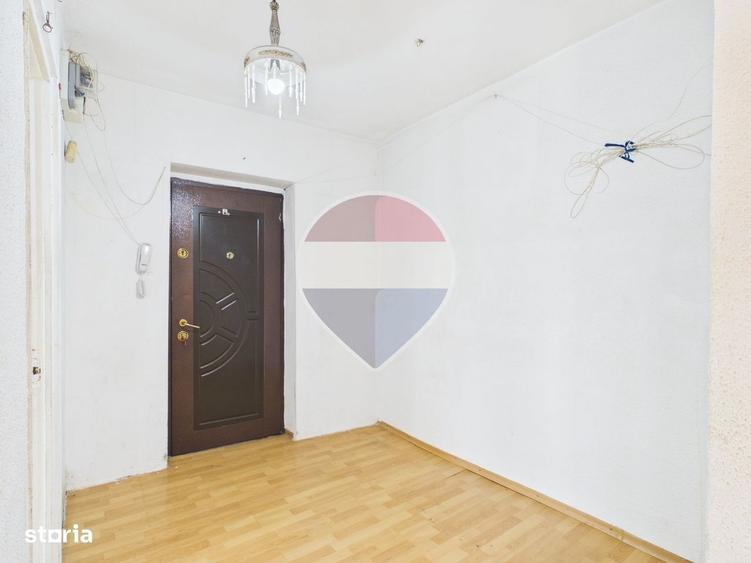 Apartament cu 3 camere semidecomandat în Crângași