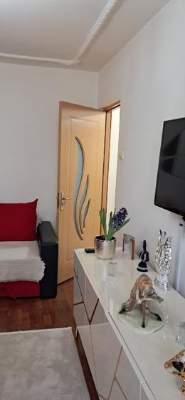 Apartament cu 3 camere semidecomandat în Tomis Nord