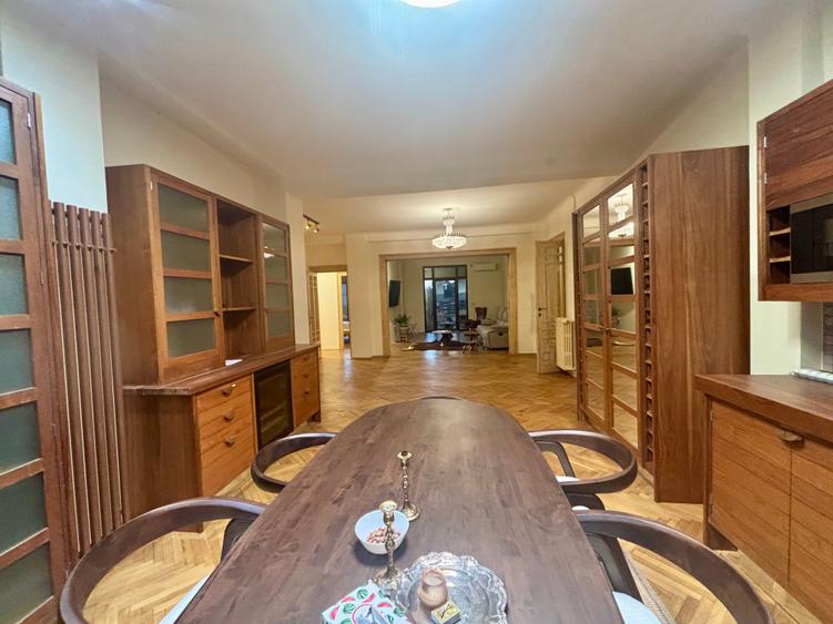 Apartament cu 5 camere decomandat în Cișmigiu