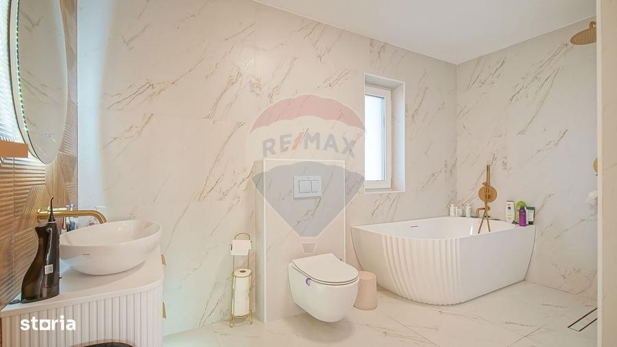 Casă cu 4 camere în Hărmanului