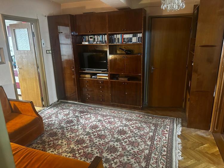 Apartament cu 4 camere decomandat, mobilat în Central