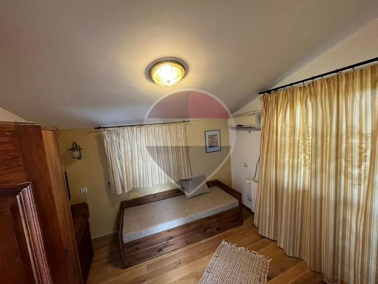 Casă cu 5 camere cu Teren 273 Mp în Butimanu