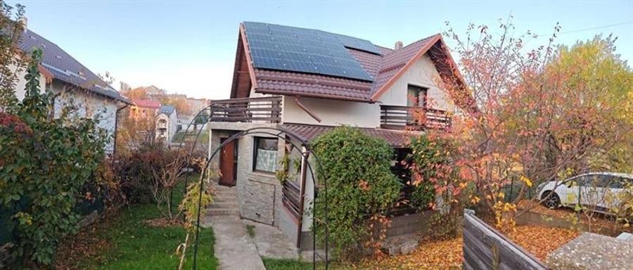 Casă individuală cu 5 camere cu Teren 500 Mp în Central