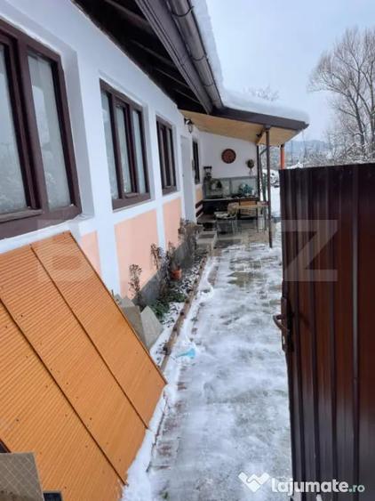 Casă cu 3 camere cu Teren 1700 Mp în Central