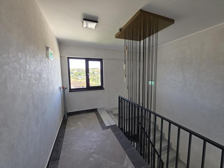 Apartament cu 3 camere decomandat în Bucium