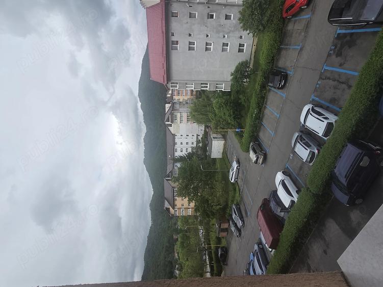 Apartament cu 3 camere decomandat în Noua