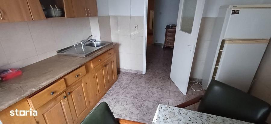 Apartament cu 4 camere decomandat în Orașul Vechi