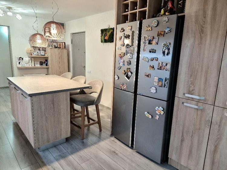 Apartament cu 4 camere decomandat în Micro 17