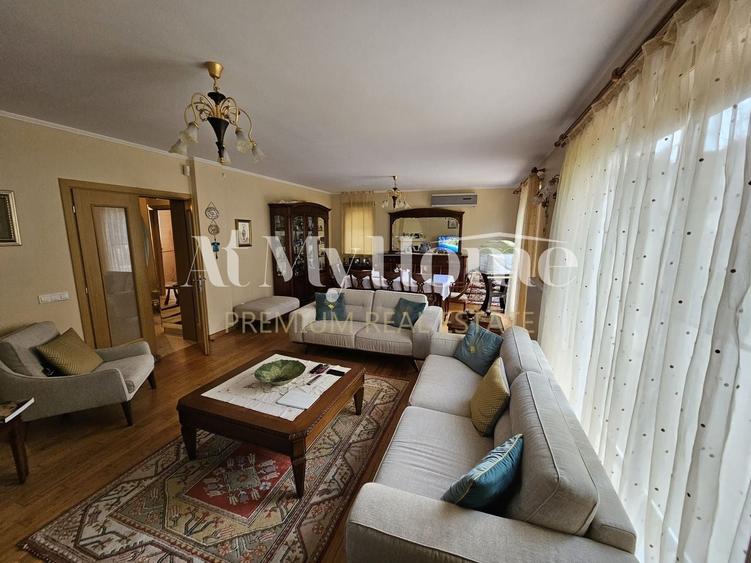 Duplex cu 6 camere cu Piscina în Iancu Nicolae