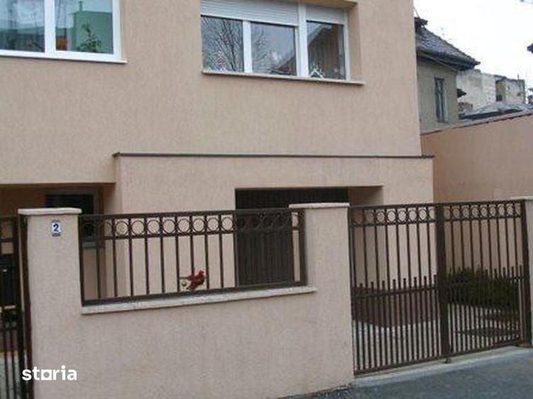 Apartament cu 4 camere decomandat în Cotroceni