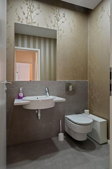 Apartament cu 3 camere decomandat, mobilat în Universitate