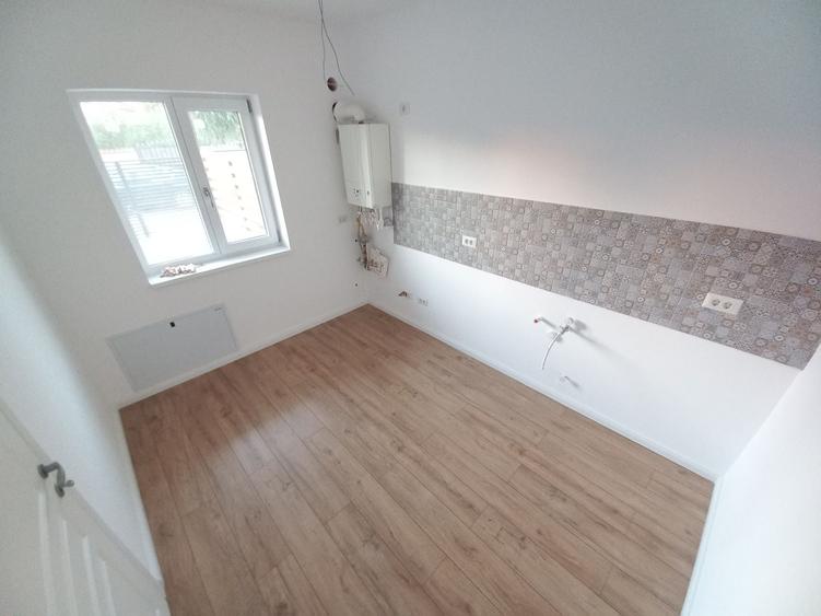 Casă cu 4 camere în Fundeni