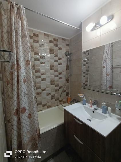 Apartament cu 3 camere decomandat în Exterior Vest