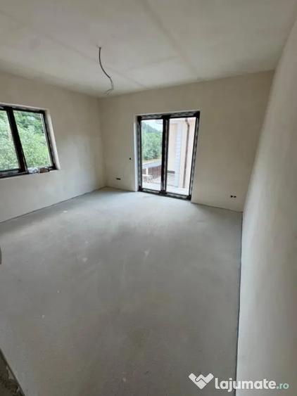 Casă cu 4 camere cu Teren 400 Mp în Luna