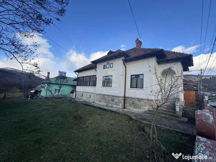 Casă cu 4 camere cu Teren 3489 Mp în Lerești