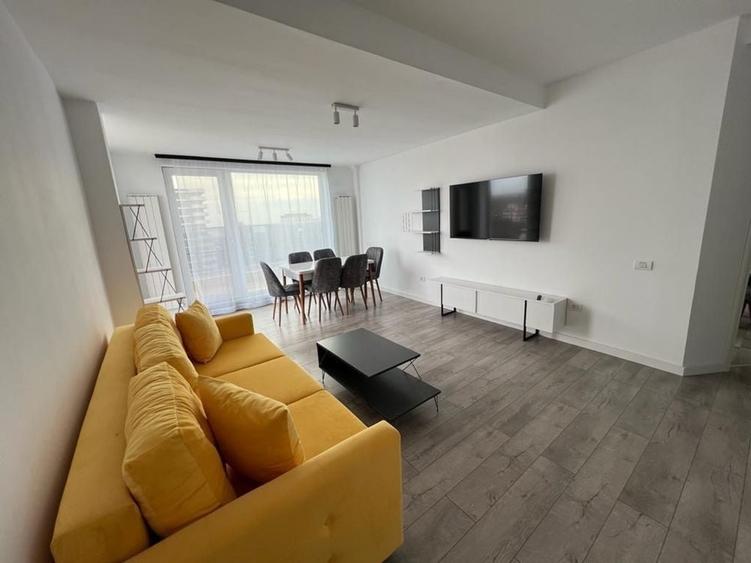 Apartament cu 3 camere decomandat în Est