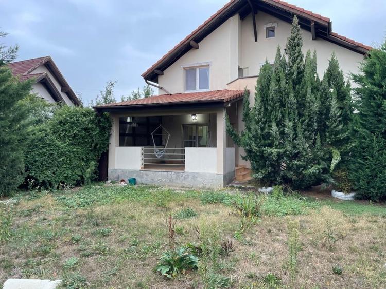 Casă individuală cu 5 camere cu Canalizare în Moșnița Veche