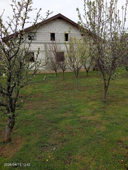 Casă cu 4 camere cu Teren 895 Mp în Vadu Pașii