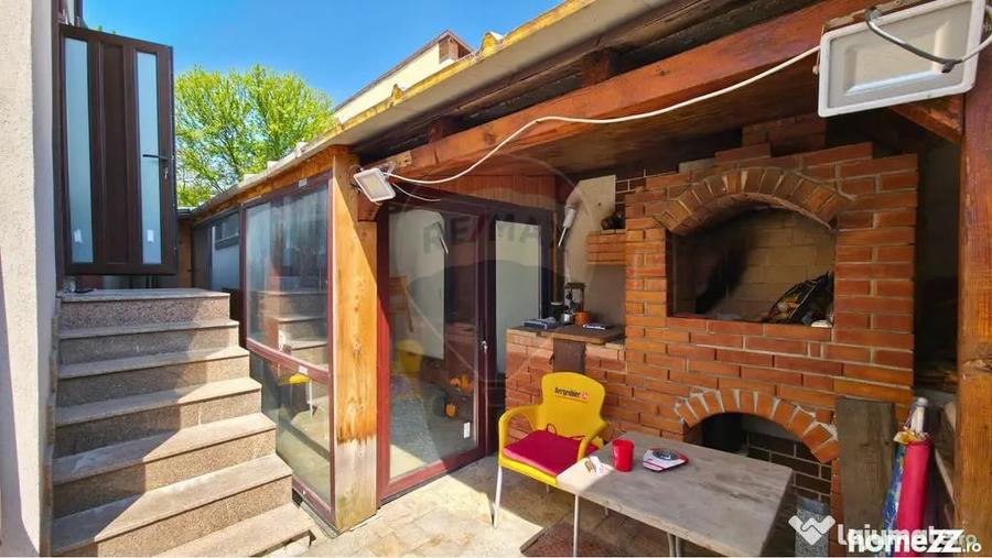 Casă cu 7 camere cu Teren 350 Mp în Lacul Morii