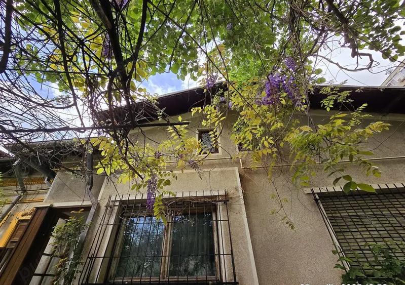 Casă cu 2 camere cu Teren 380 Mp în Central