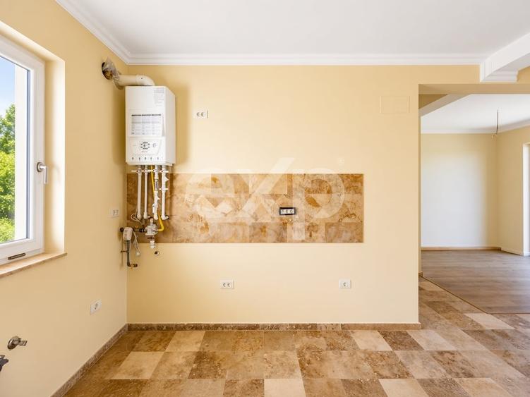Casă cu 4 camere cu Canalizare în Giroc