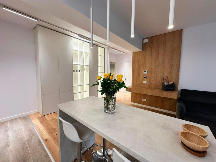 Apartament cu 2 camere decomandat, mobilat în Băneasa