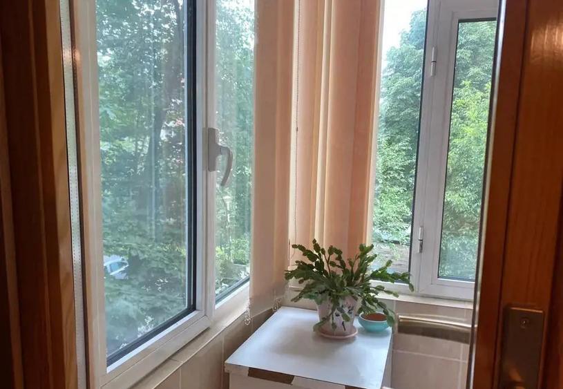 Apartament cu 3 camere semidecomandat, mobilat în Tătărași