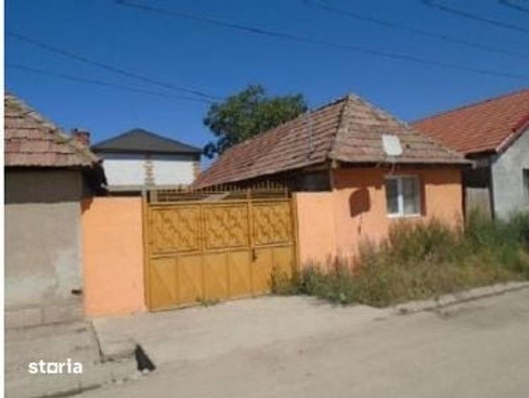 Casă cu 2 camere cu Teren 263 Mp în Central
