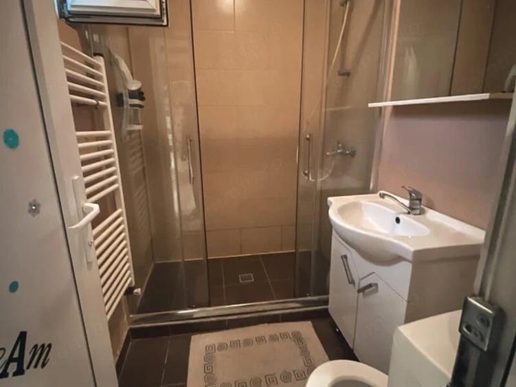 Casă cu 7 camere cu Teren 200 Mp în Calea Călărașilor