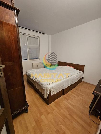Apartament cu 3 camere decomandat în Socului