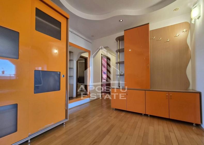 Apartament cu 3 camere decomandat, mobilat în Aurel Vlaicu