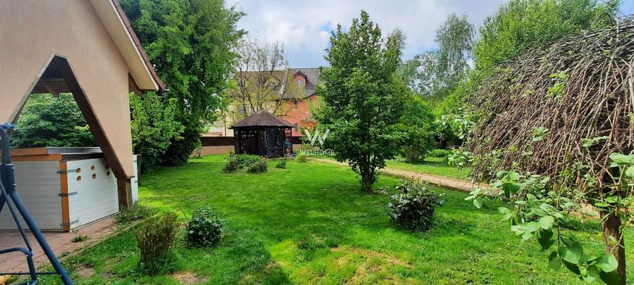 Casă individuală cu 8 camere cu Canalizare în Trei Stejari