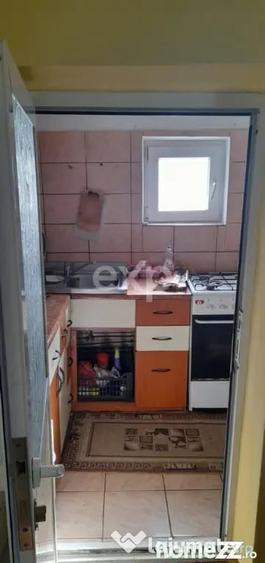 De vanzare casa , 4 camere, 2 bai, 2 bucatarii, zona Viil - 3